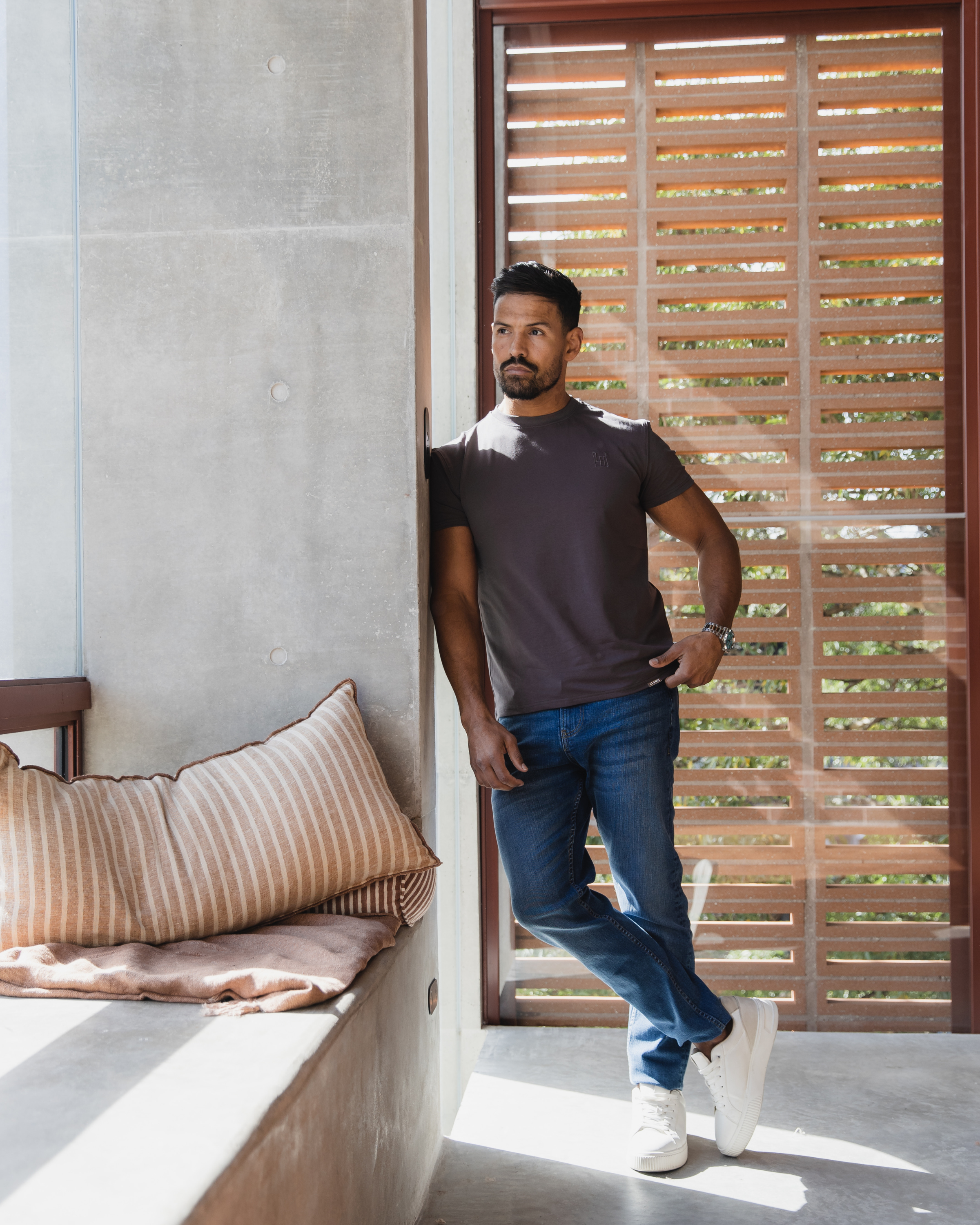 Jeans bleu foncé à coupe décontractée pour le confort au quotidien