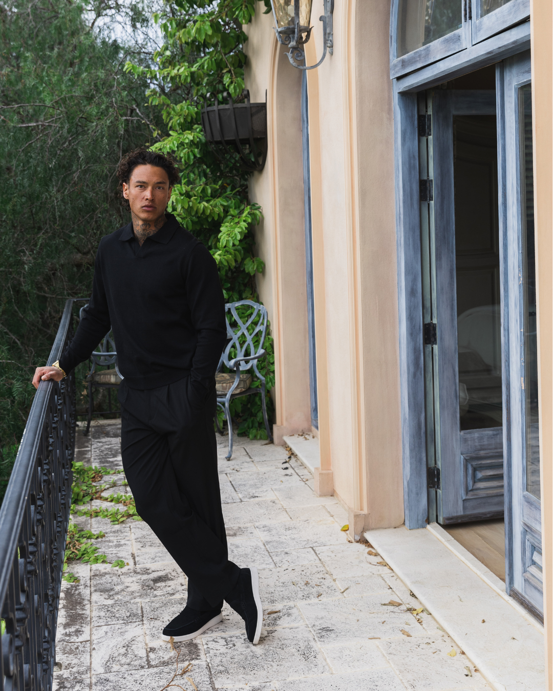 Pantalon noir plissé à jambes larges