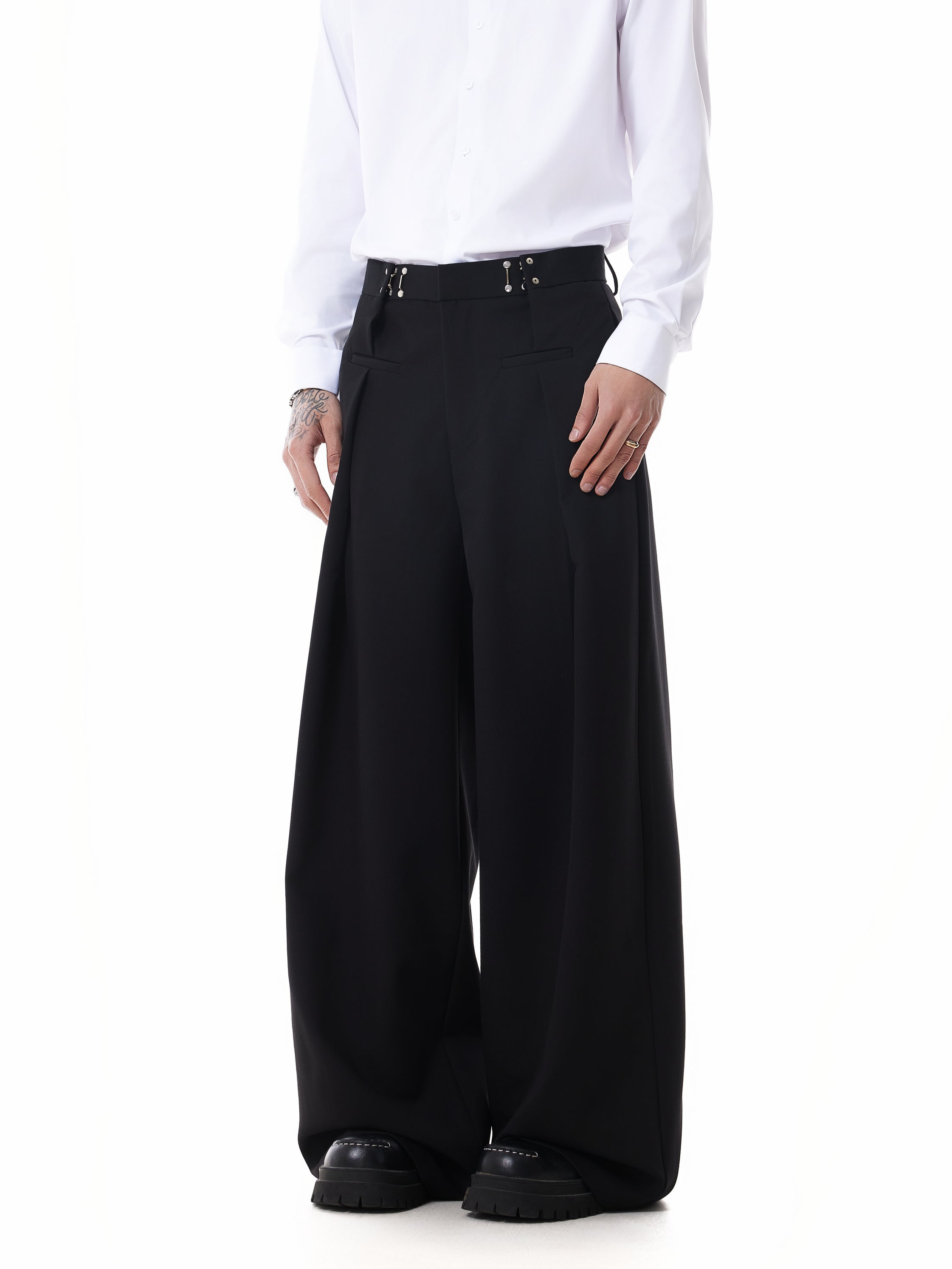 Pantalon plissé ELRON à taille ajustable avec crochet