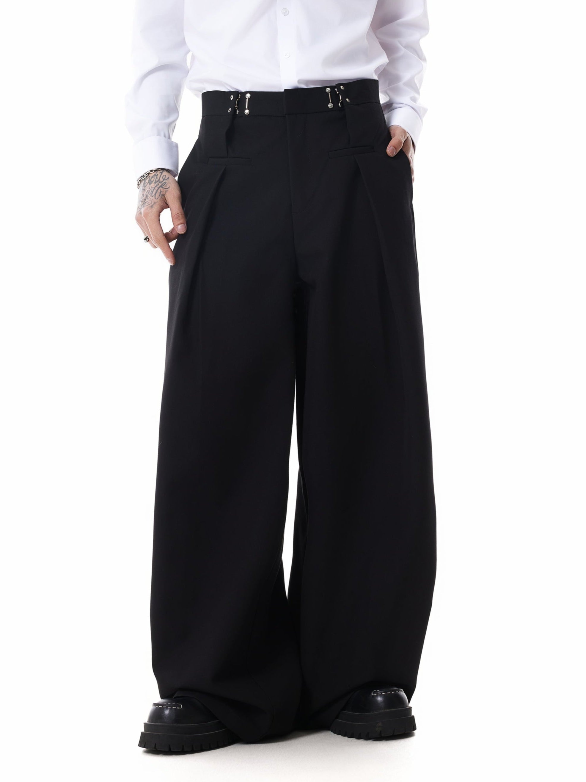 Pantalon plissé ELRON à taille ajustable avec crochet