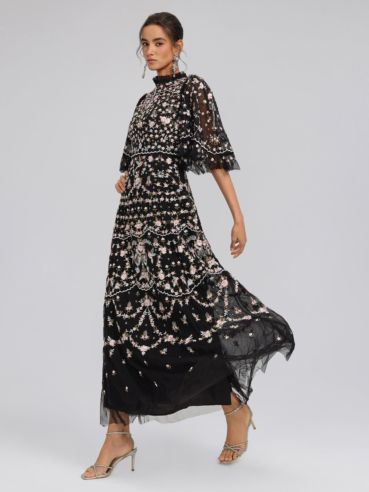 Robe en tulle brodée florale à volants VIOLETTE