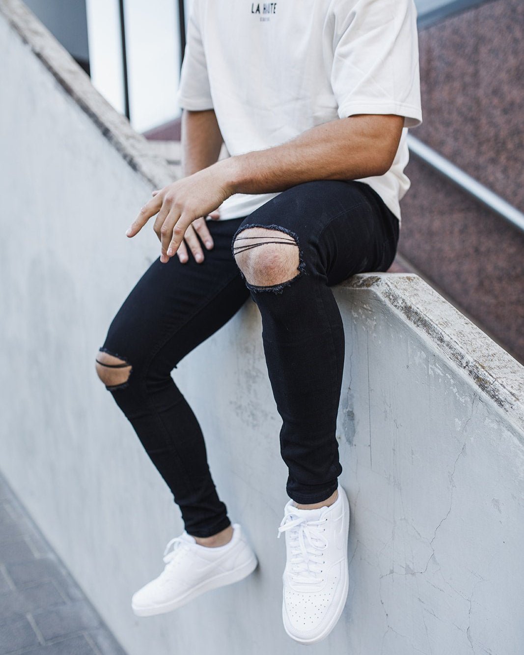 Jean skinny noir déchiré au genou - coupe slim