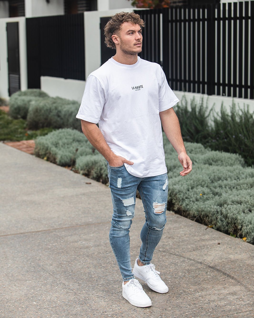 Jean skinny bleu délavé avec détails déchirés