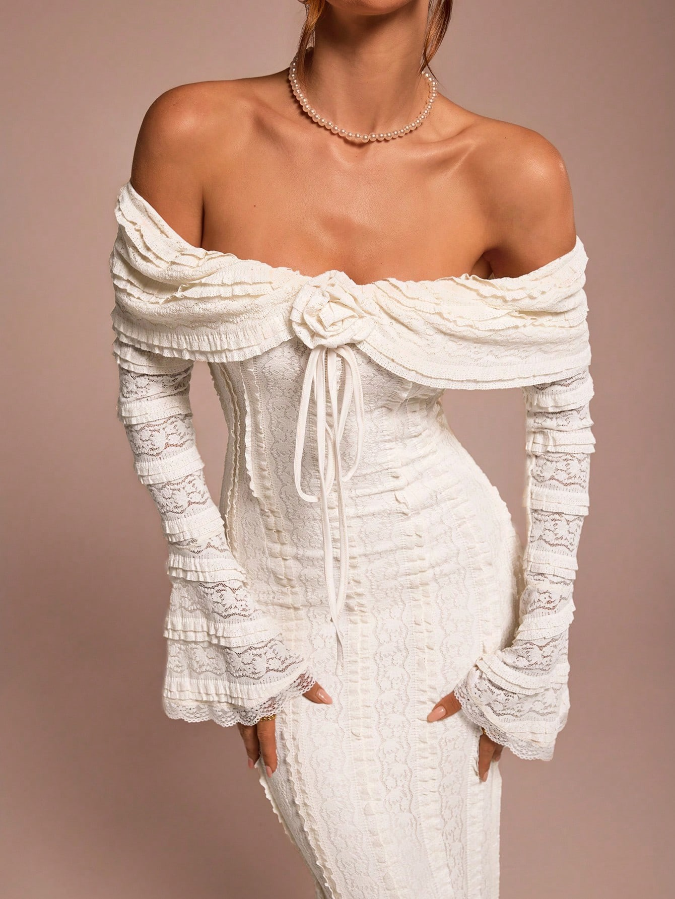 Robe Élégante Épaules Dénudées Ivoren Muze