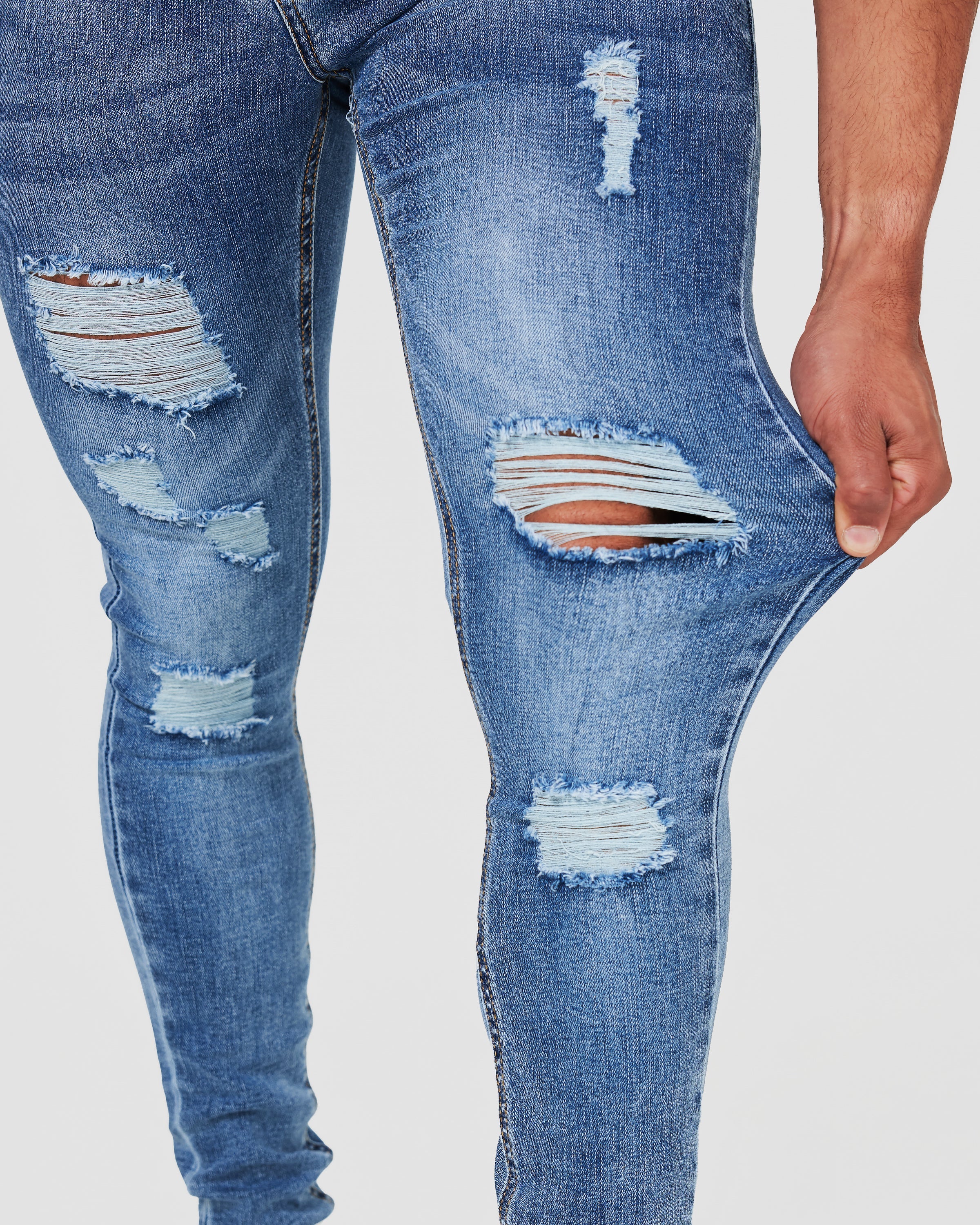 Jean skinny bleu délavé avec détails déchirés
