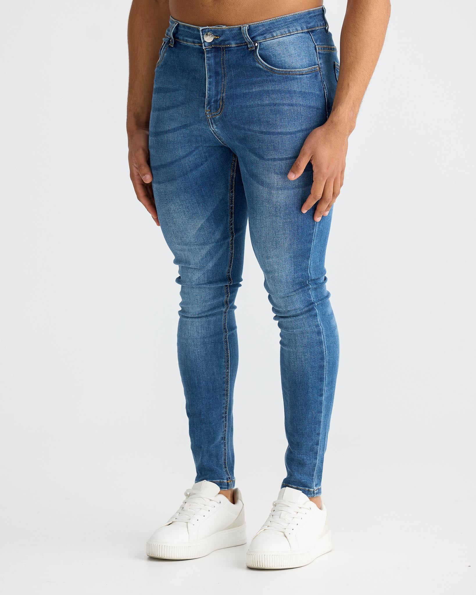 Jean bleu foncé, coupe skinny - Silhouette élégante et moderne