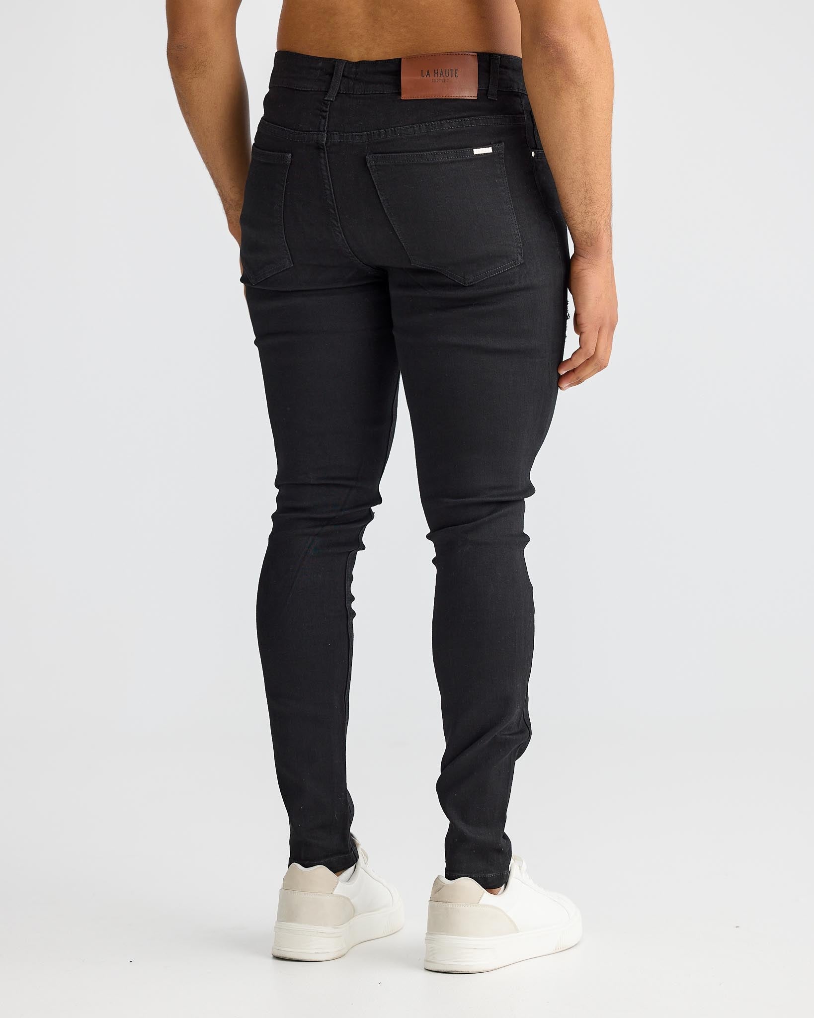 Jeans skinny noirs déchirés - denim usé et audacieux avec coupe slim