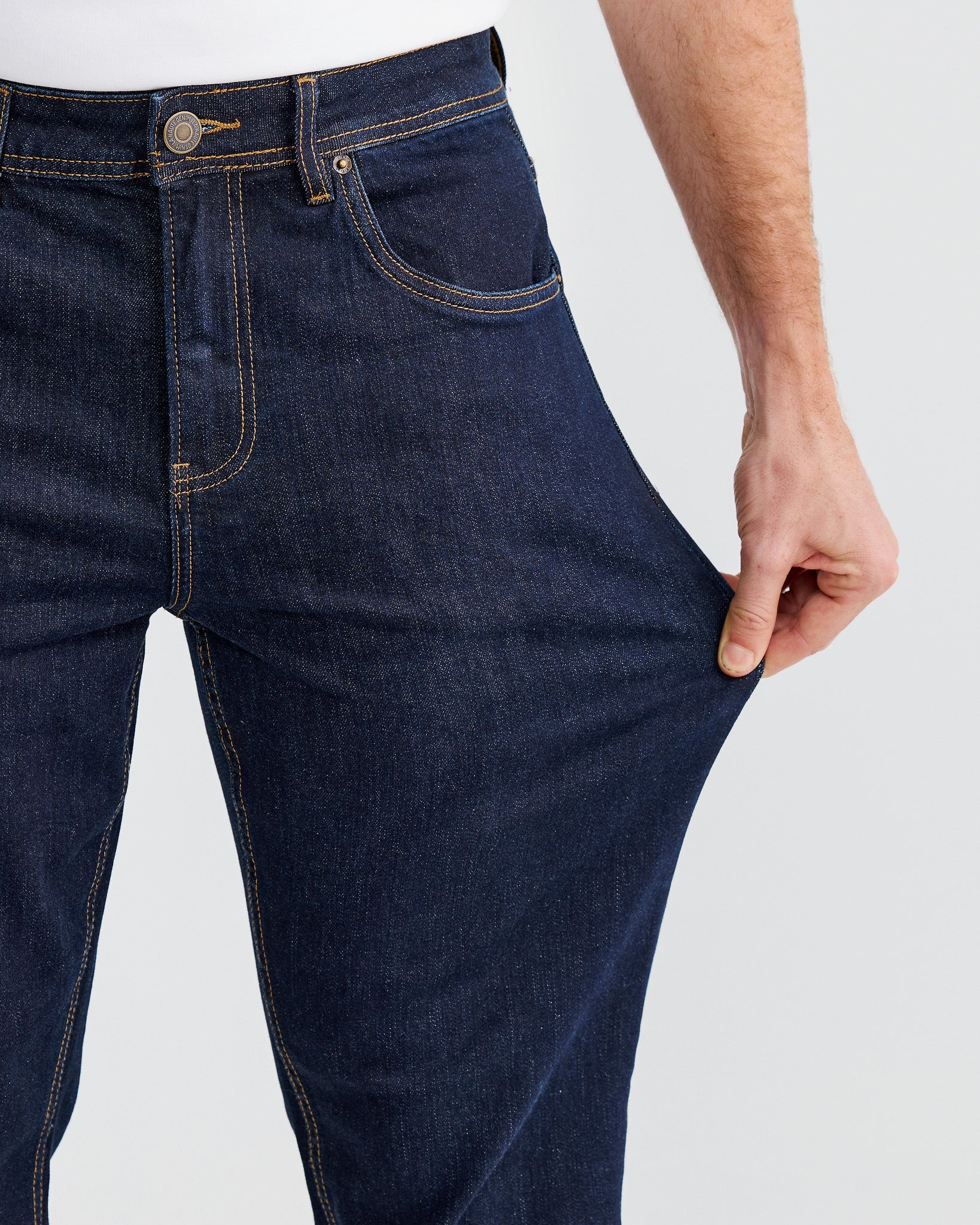 Jean indigo à coupe décontractée