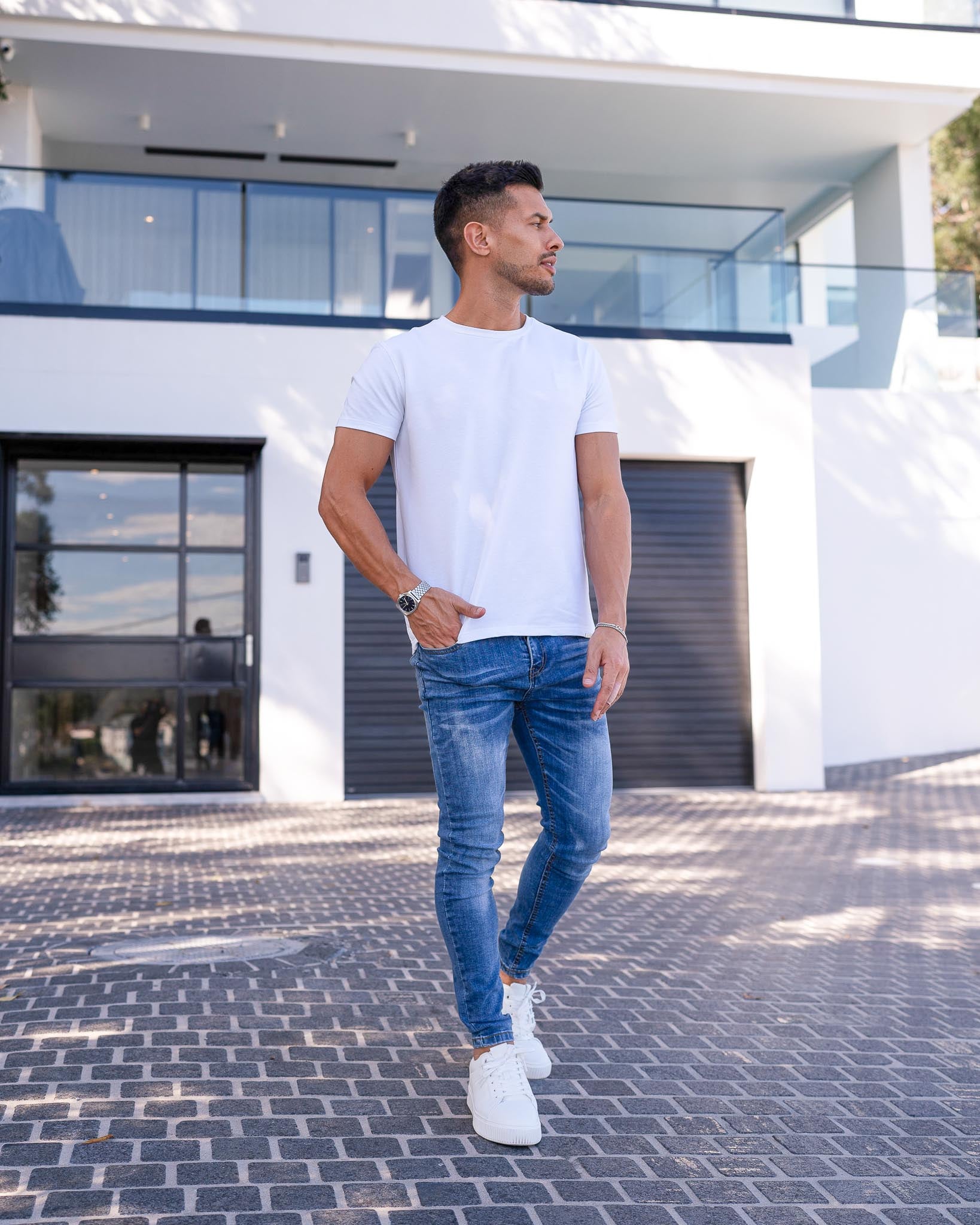 Jean bleu foncé, coupe skinny - Silhouette élégante et moderne
