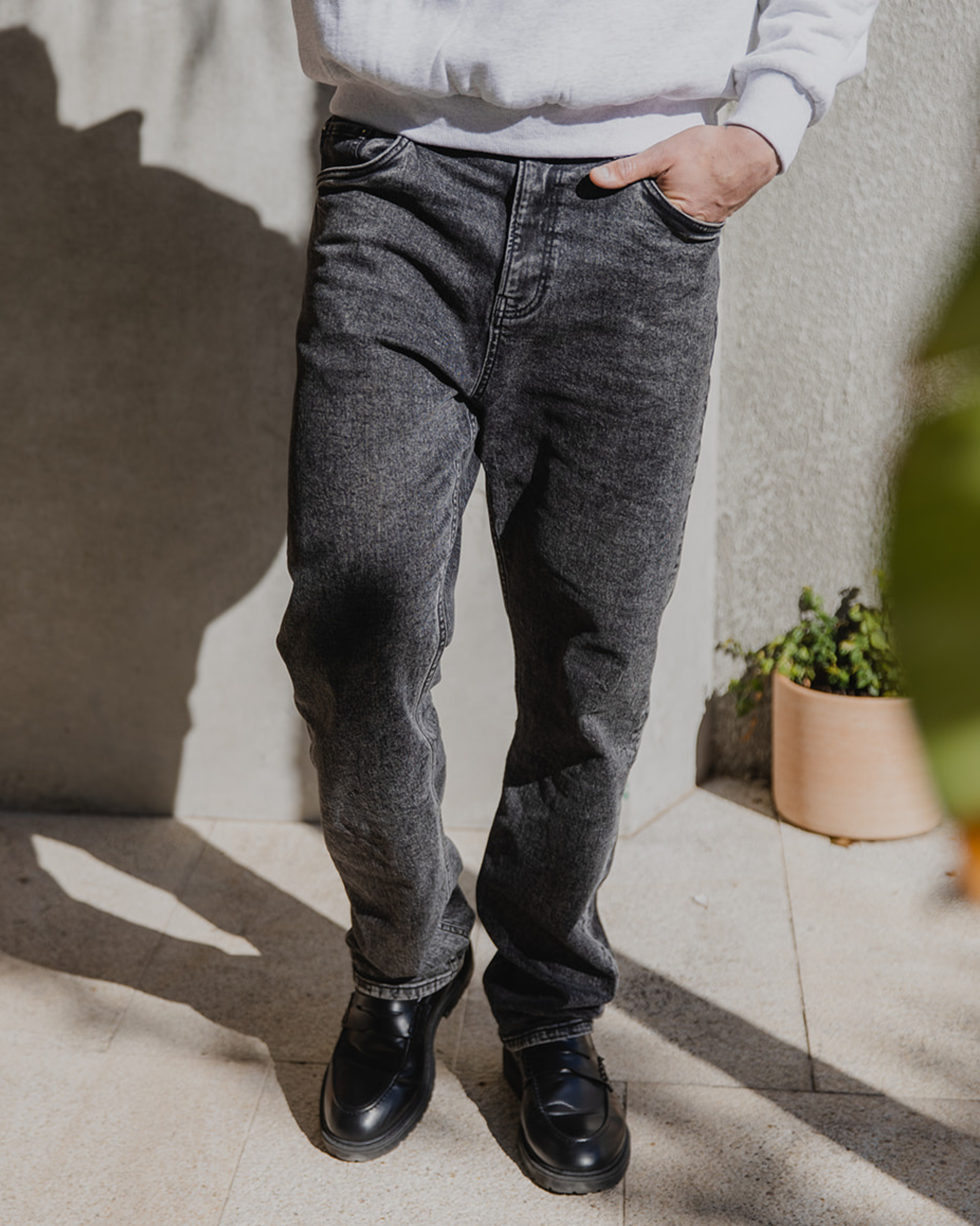 Jeans en denim gris lavé à coupe décontractée