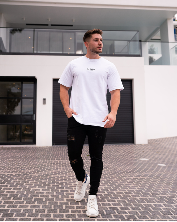 Jeans skinny noirs déchirés - denim usé et audacieux avec coupe slim