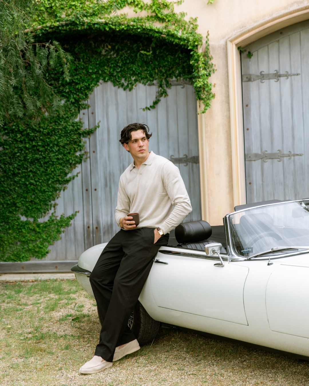 Pantalon noir plissé à jambes larges