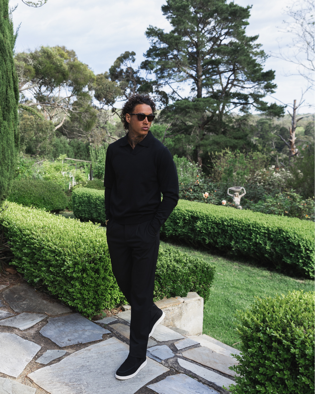 Pantalon noir plissé à jambes larges