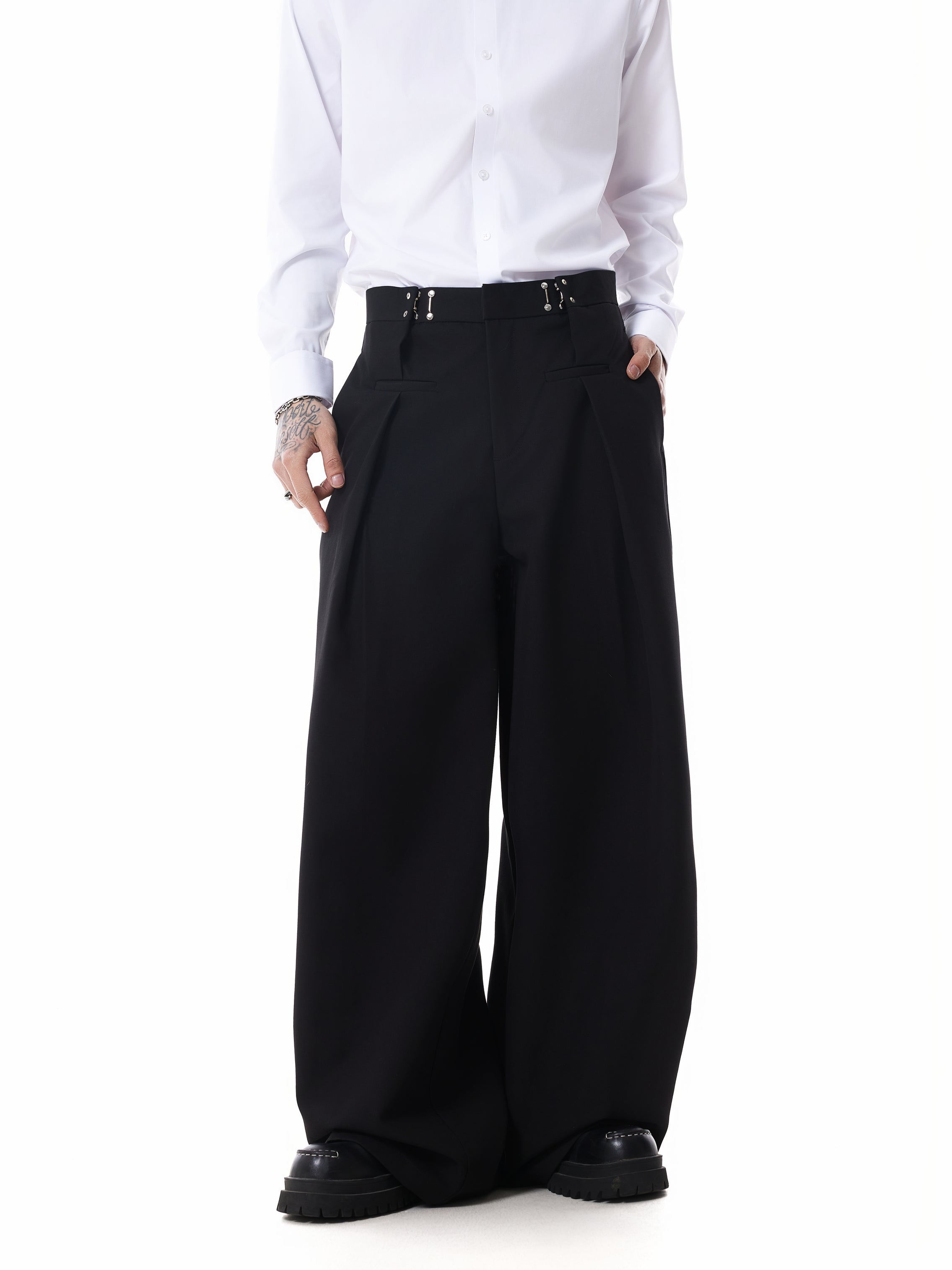 Pantalon plissé ELRON à taille ajustable avec crochet