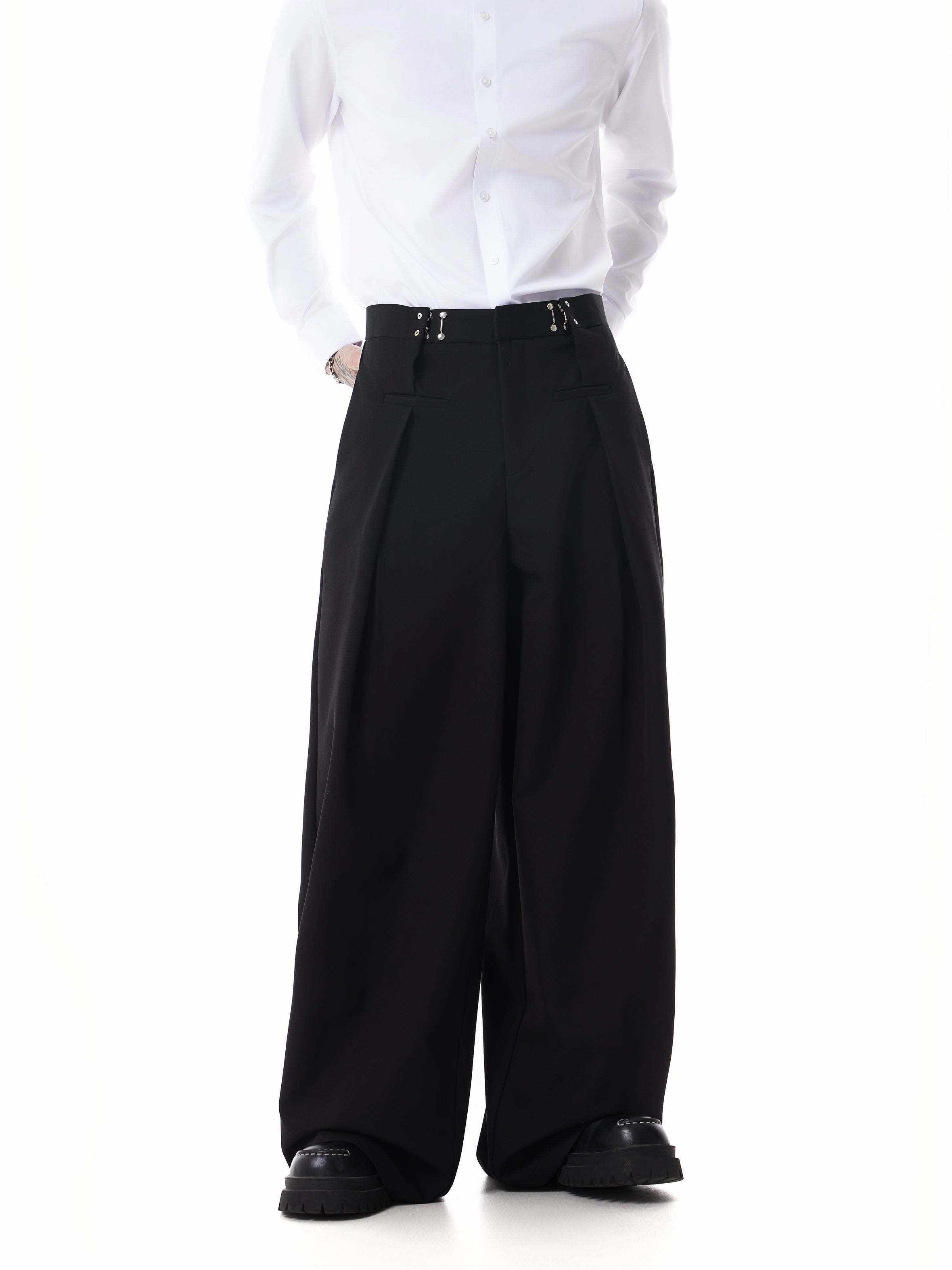 Pantalon plissé ELRON à taille ajustable avec crochet