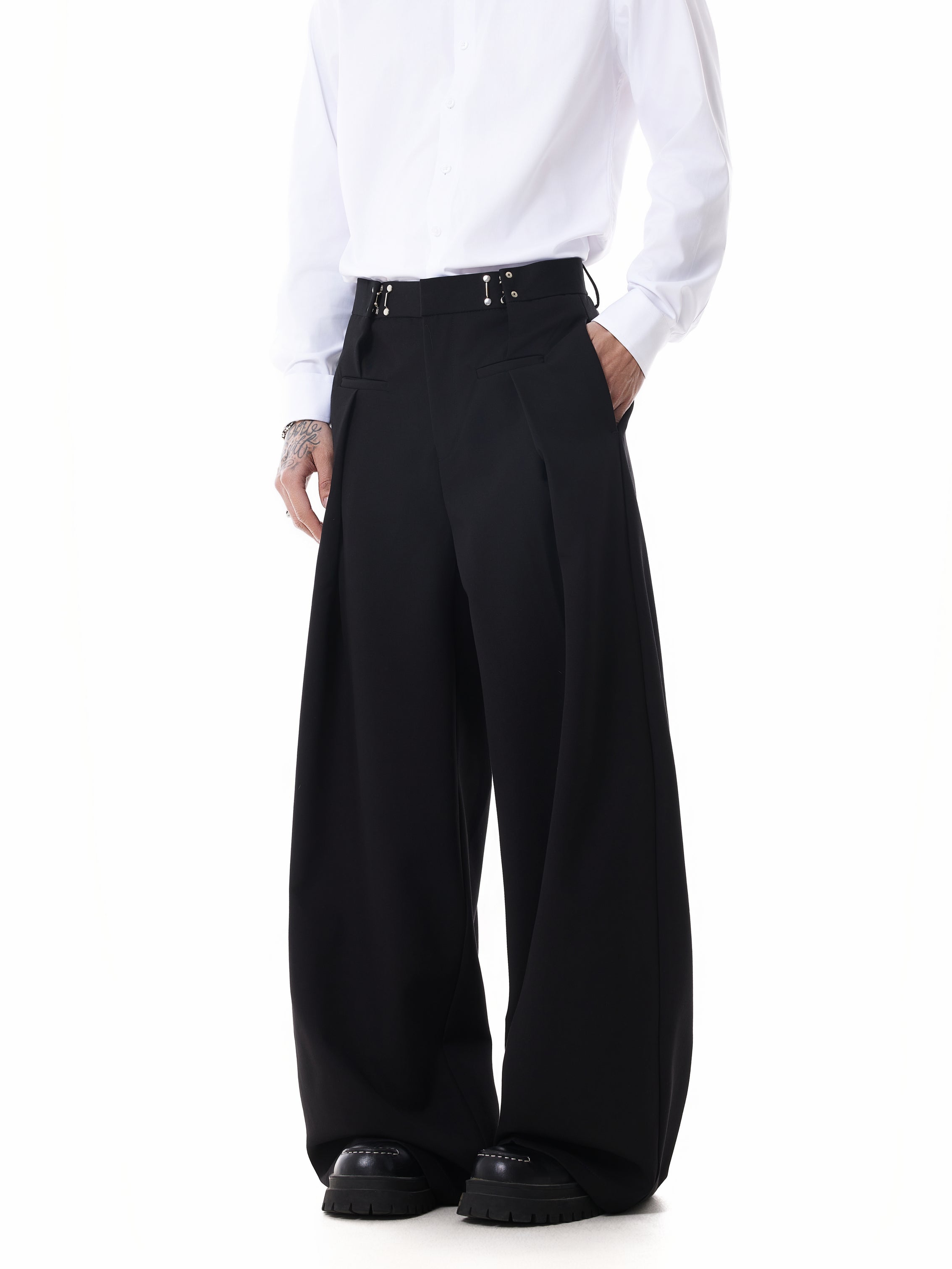 Pantalon plissé ELRON à taille ajustable avec crochet