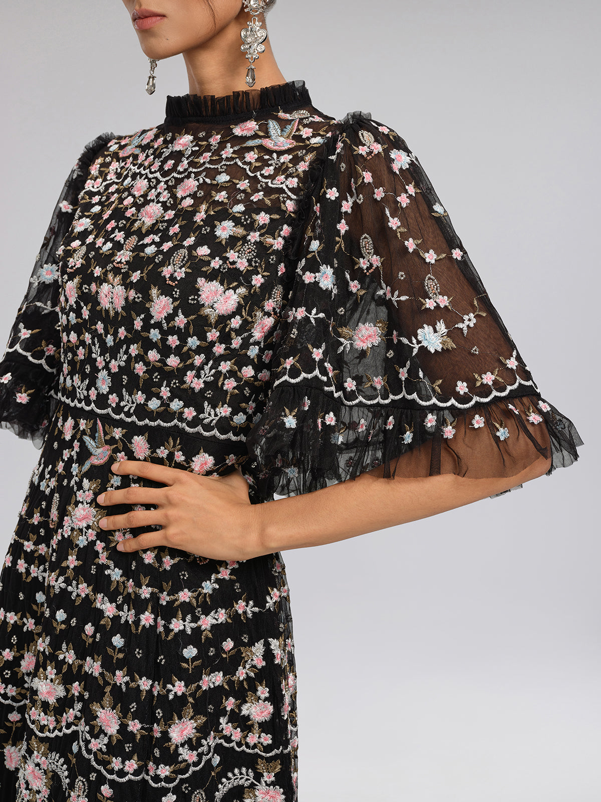 Robe en tulle brodée florale à volants VIOLETTE