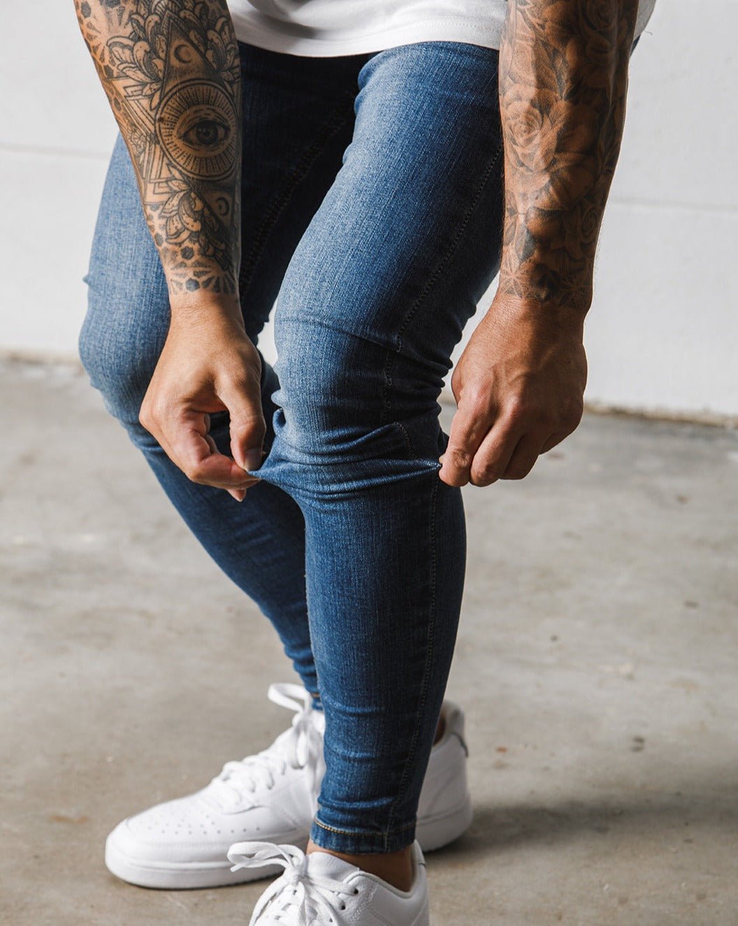 Jean bleu foncé, coupe skinny - Silhouette élégante et moderne