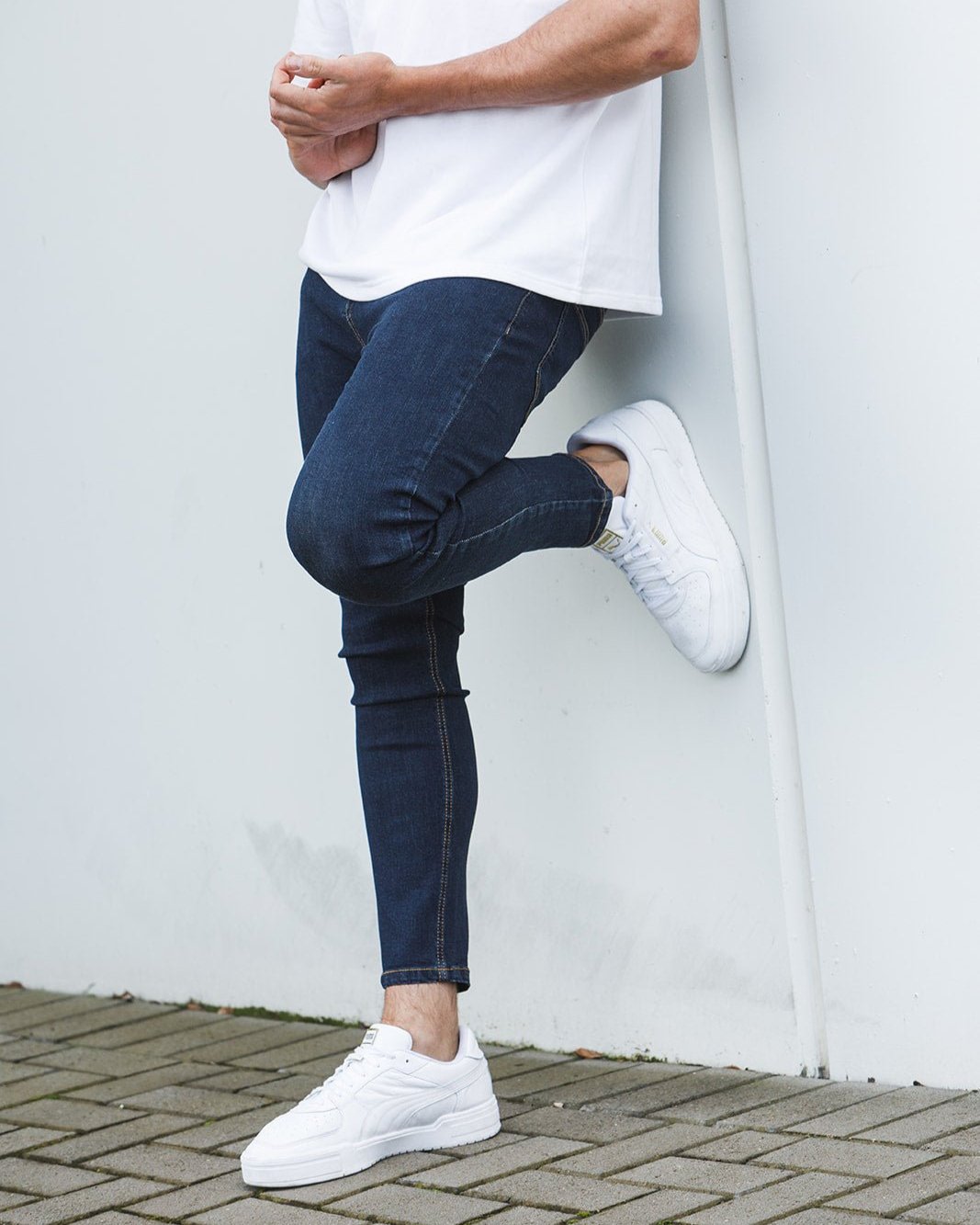 Jean skinny bleu indigo – coupe moderne et élancée pour un style au quotidien