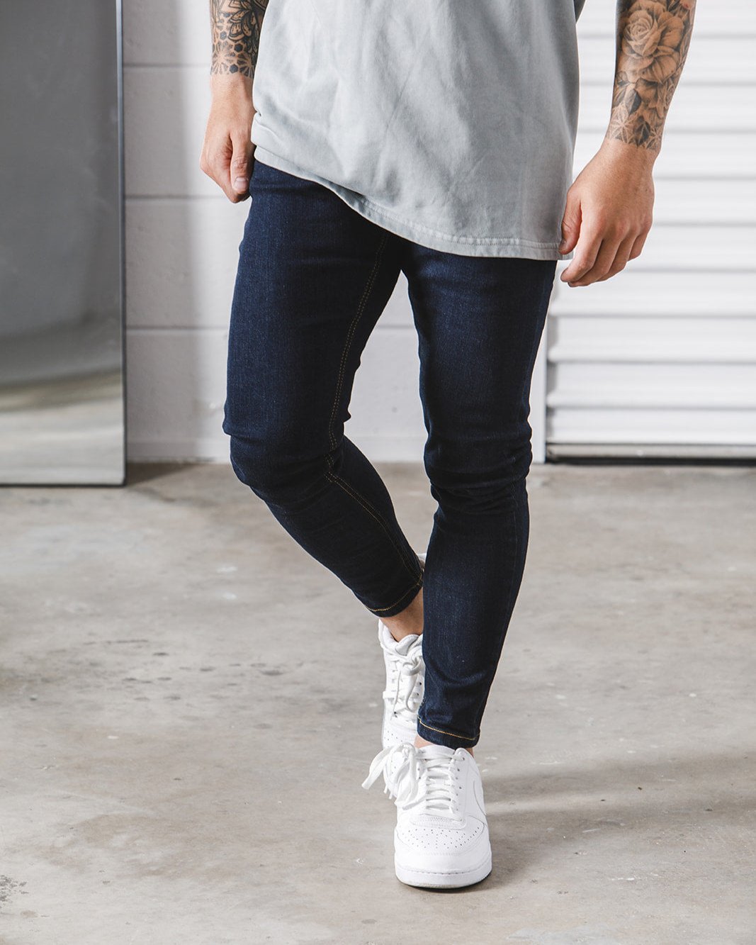 Jean skinny bleu indigo – coupe moderne et élancée pour un style au quotidien