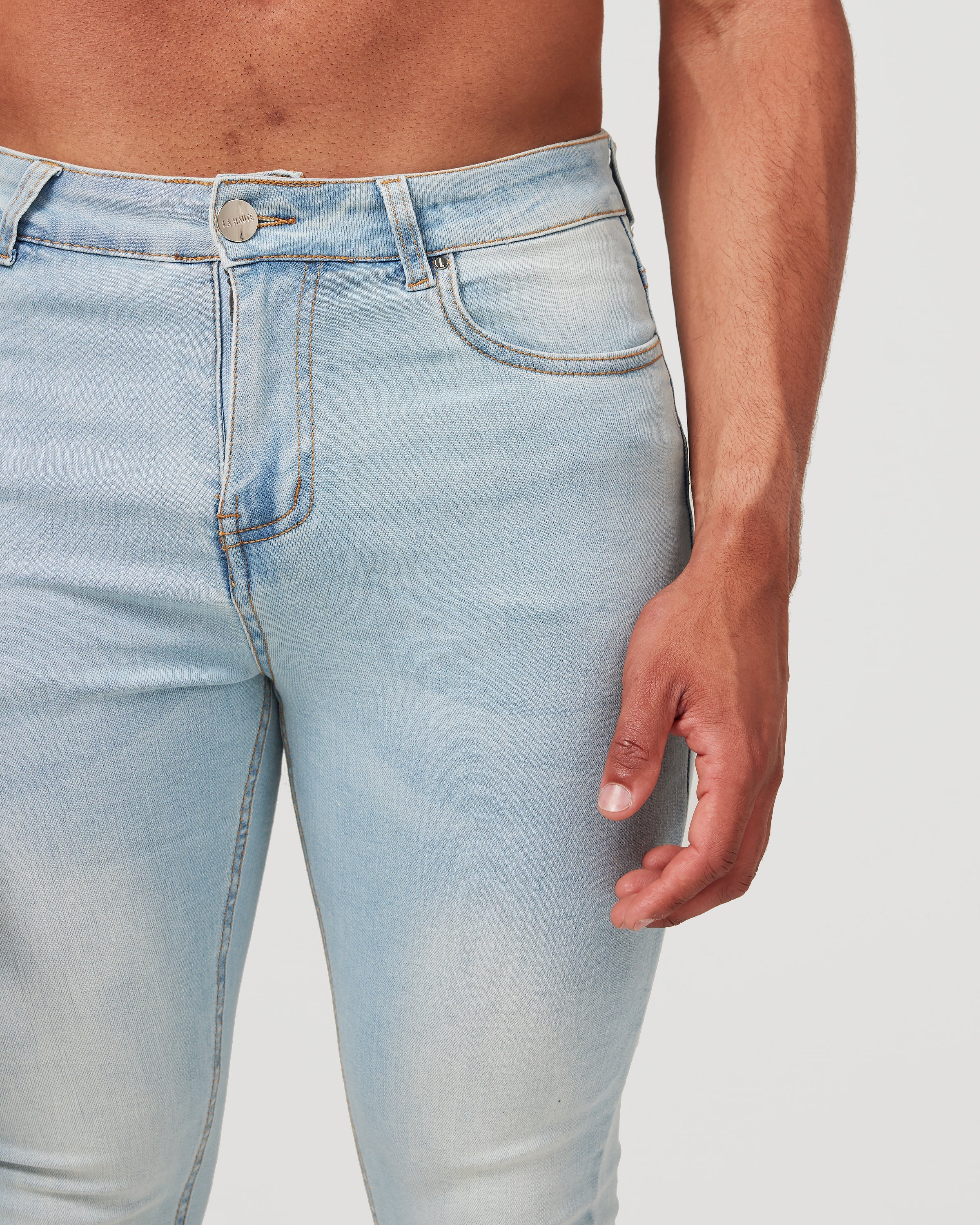 Jean skinny bleu clair - denim coupe slim, élégant et confortable pour un style quotidien