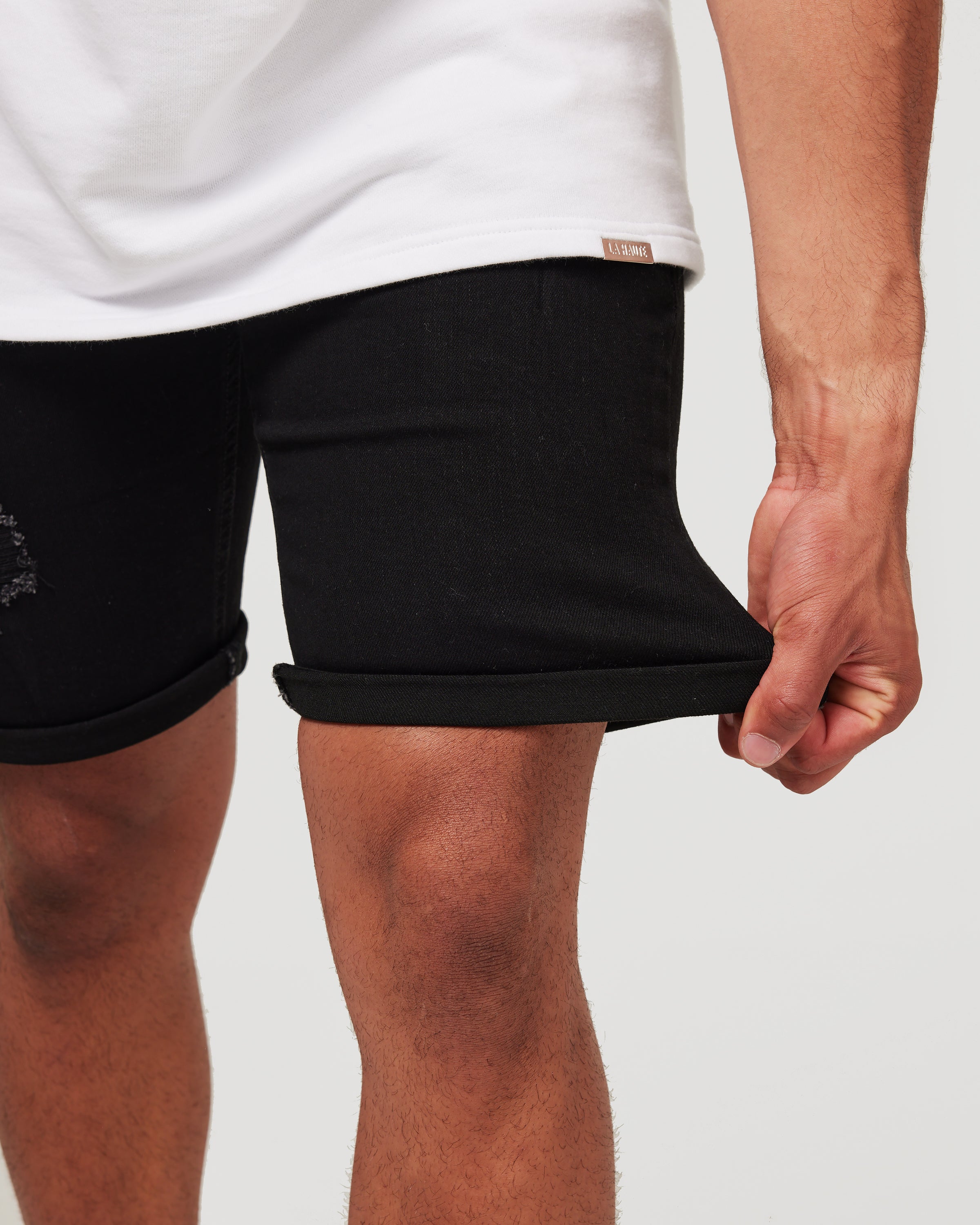 Shorts en jean noirs déchirés