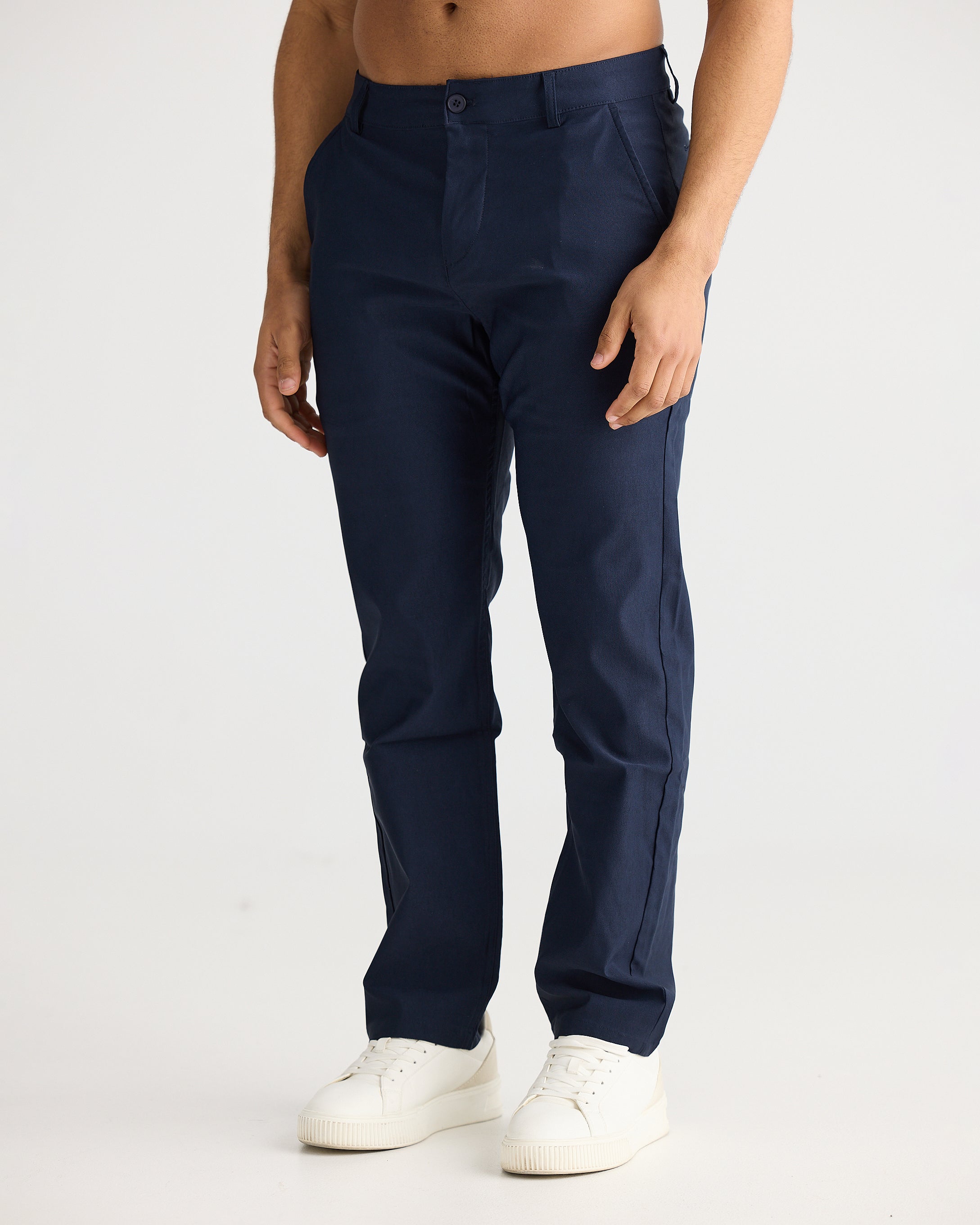 Chinos bleu marine à coupe décontractée pour un confort quotidien