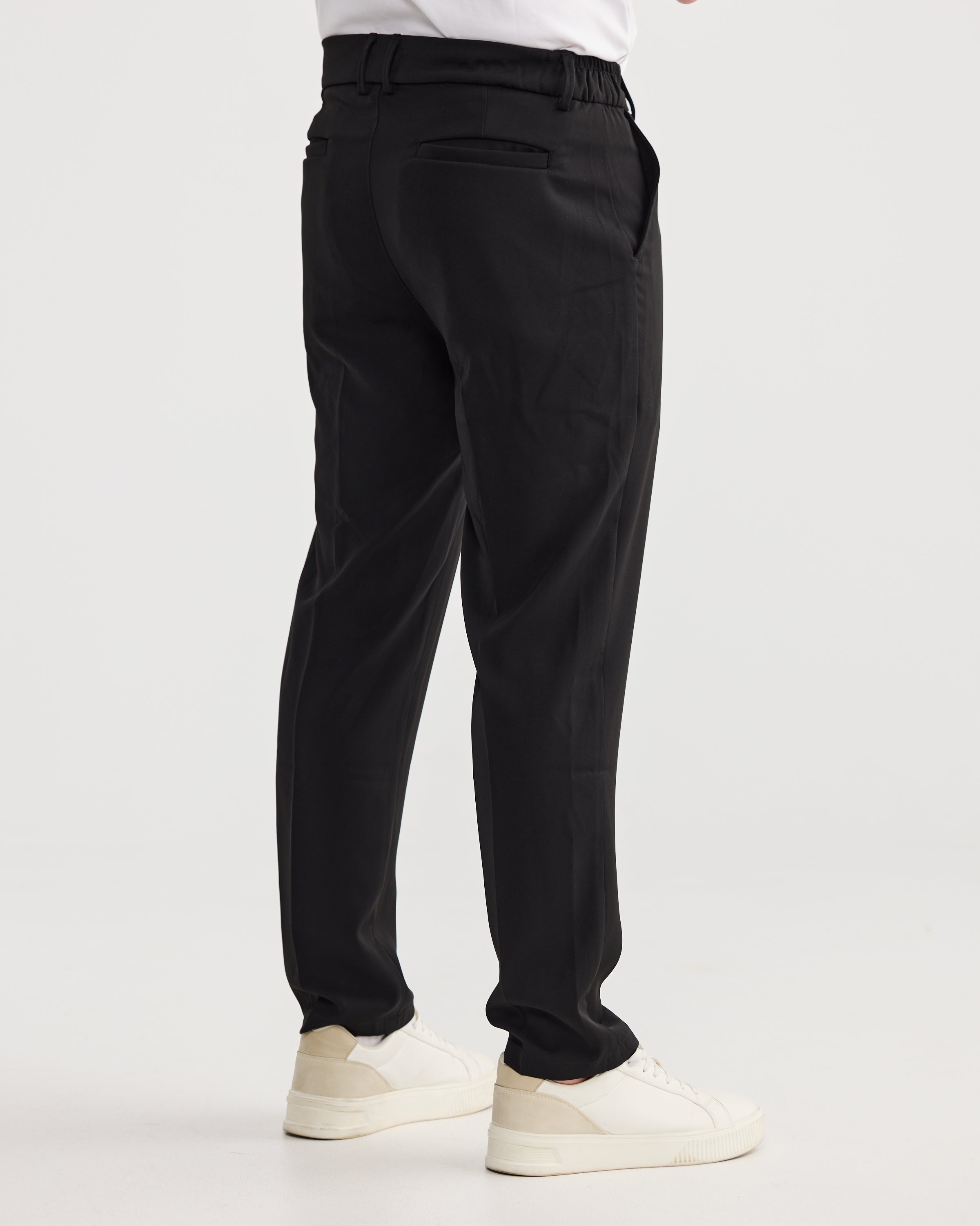 Pantalons de voyage noirs — confortables, durables, essentiels pour le voyage
