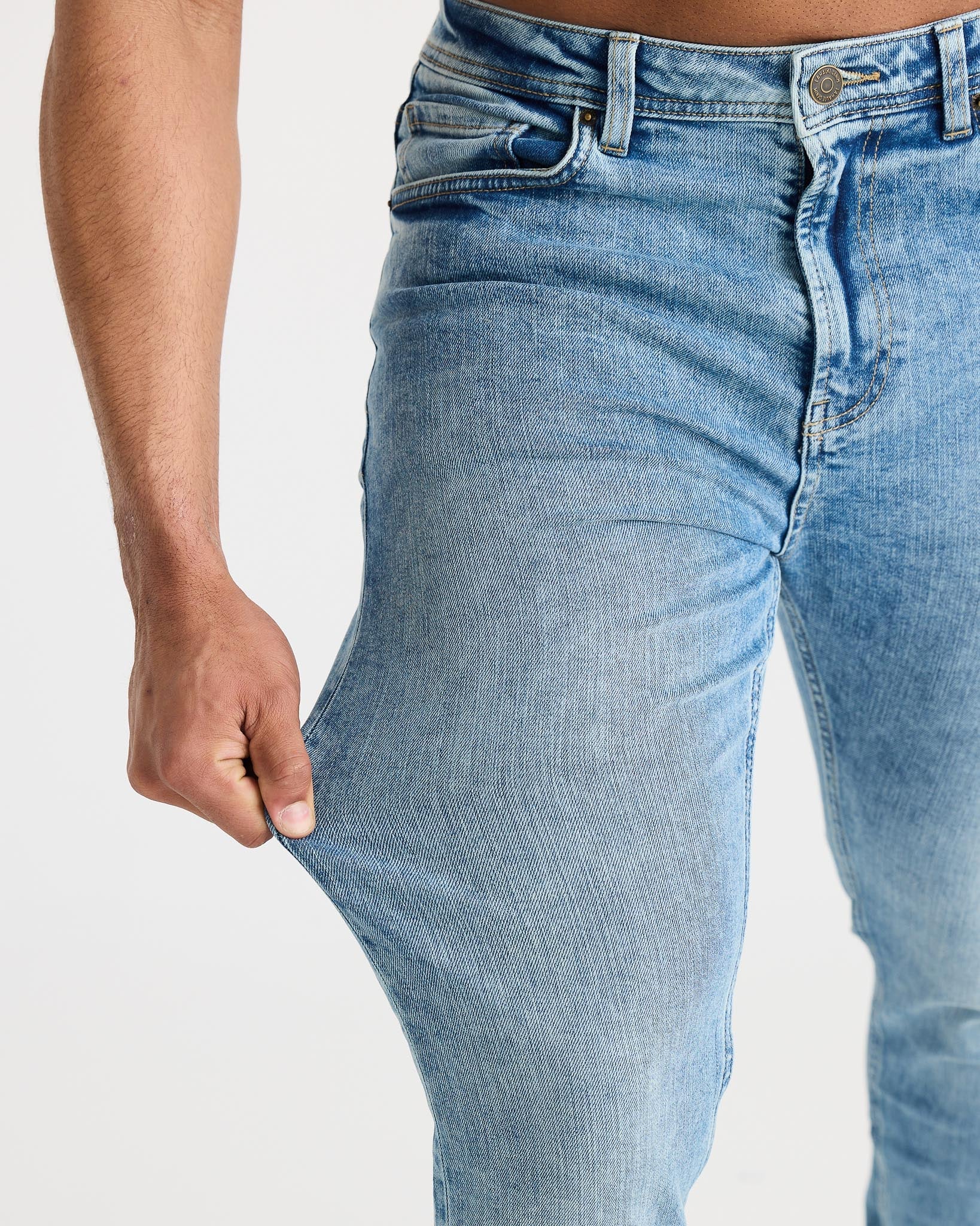 Jean à coupe slim bleu vintage intemporel