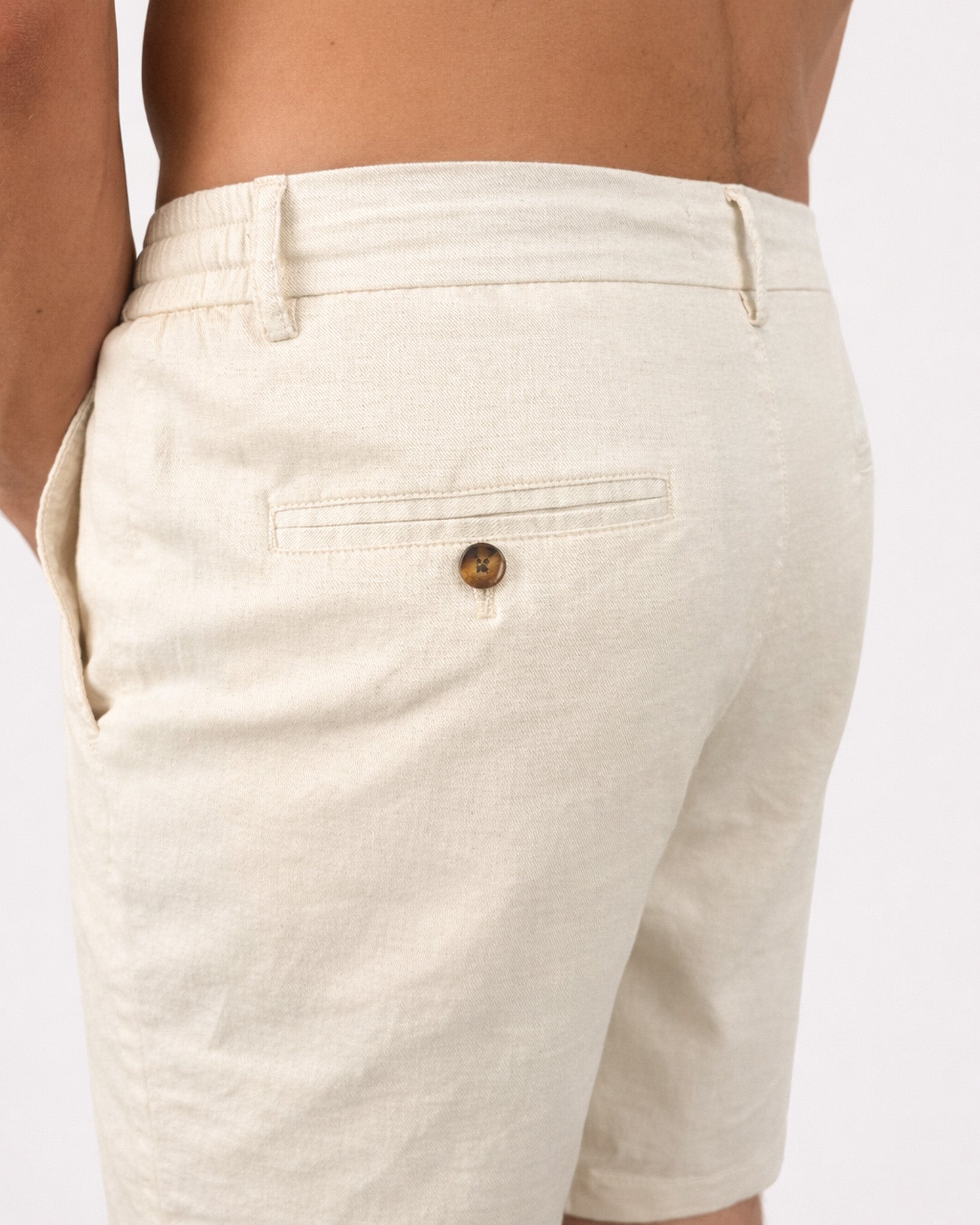 Shorts en lin léger couleur sable