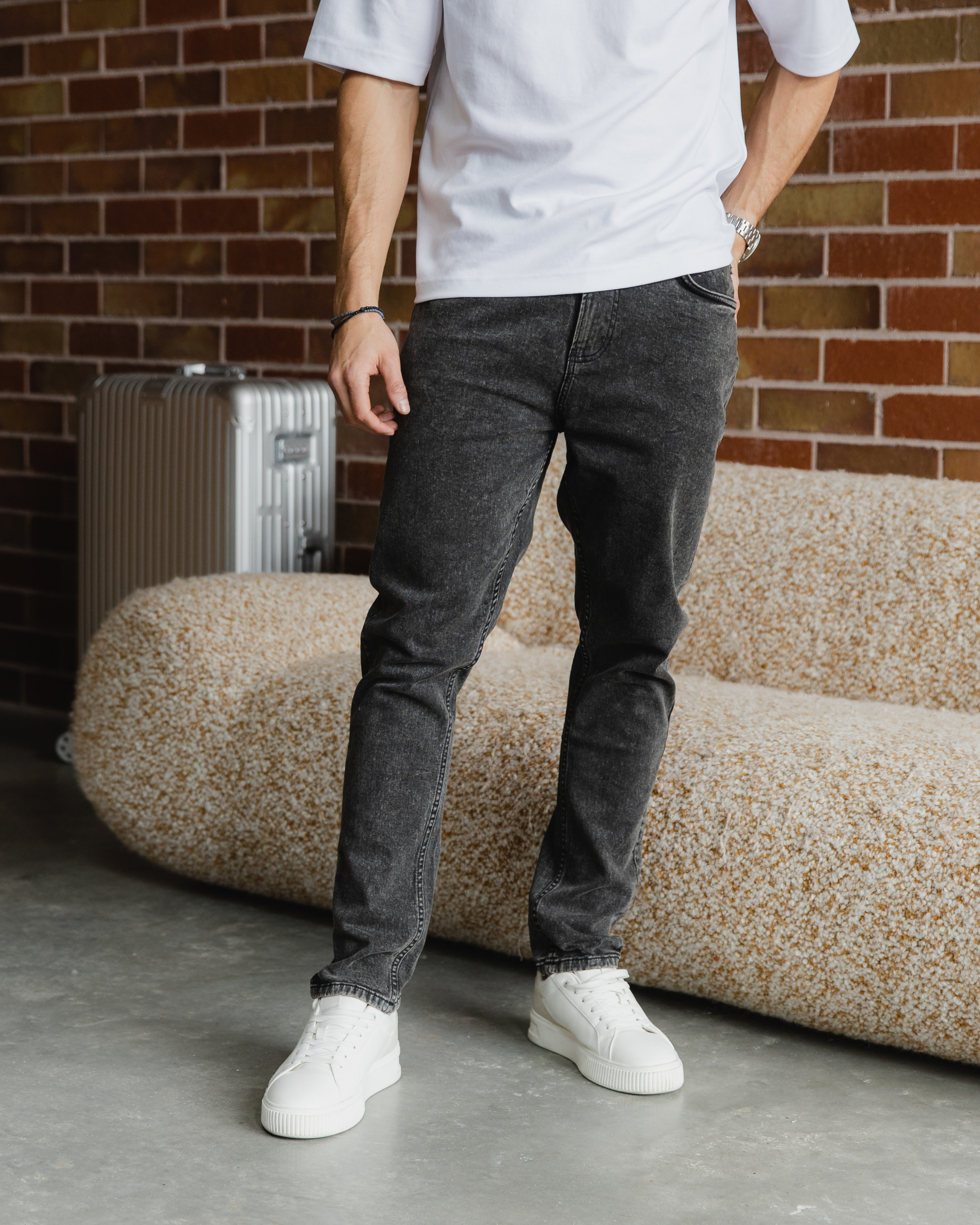 Jeans en denim gris lavé à coupe décontractée